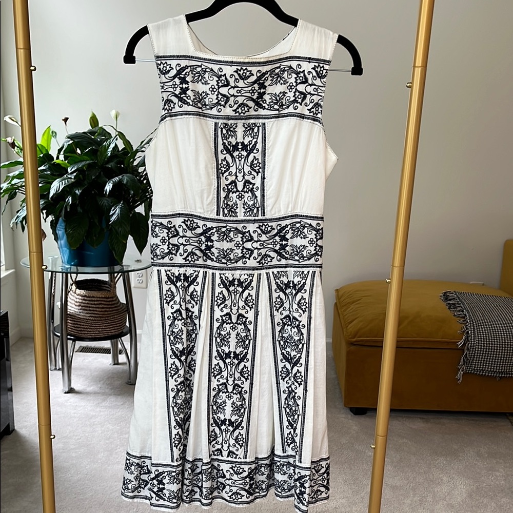 Max Studio embroidered dress size small